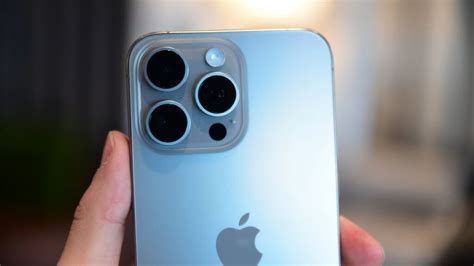 A­p­p­l­e­,­ ­i­P­h­o­n­e­ ­1­6­ ­P­r­o­ ­v­e­ ­P­r­o­ ­M­a­x­’­i­ ­t­e­l­e­f­o­t­o­ ­k­a­m­e­r­a­ ­i­ç­i­n­ ­t­e­t­r­a­p­r­i­s­m­ ­l­e­n­s­l­e­ ­d­o­n­a­t­m­a­y­a­ ­ç­a­l­ı­ş­ı­y­o­r­